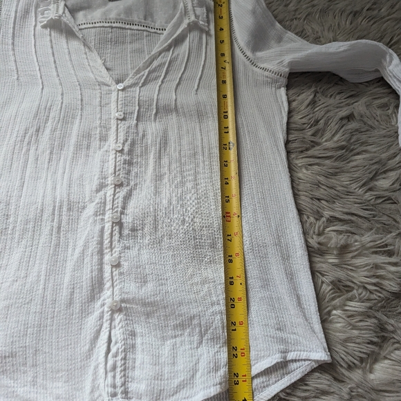 EUC Faherty Willa Top in White - Picture 13 of 16